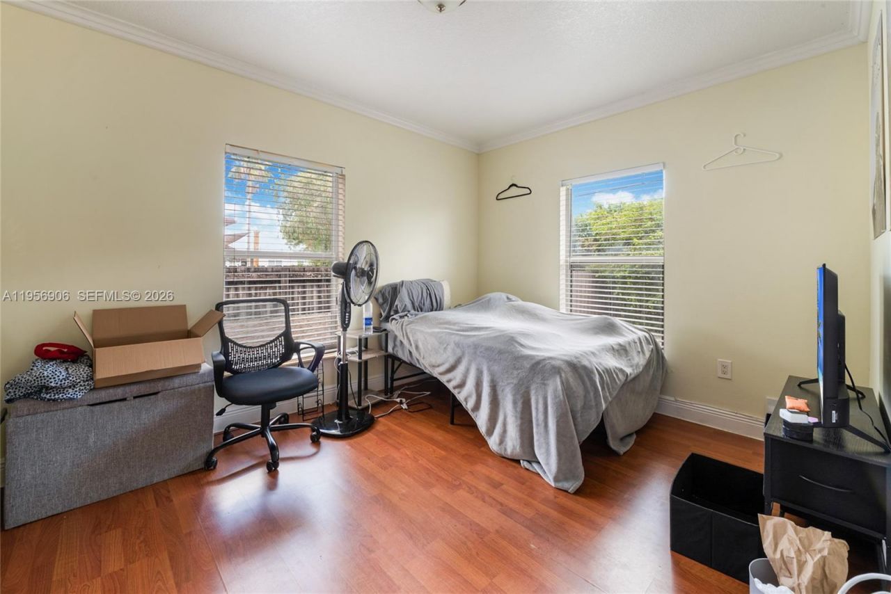 6881 SW 27th St, Miami, FL 33155 Photo