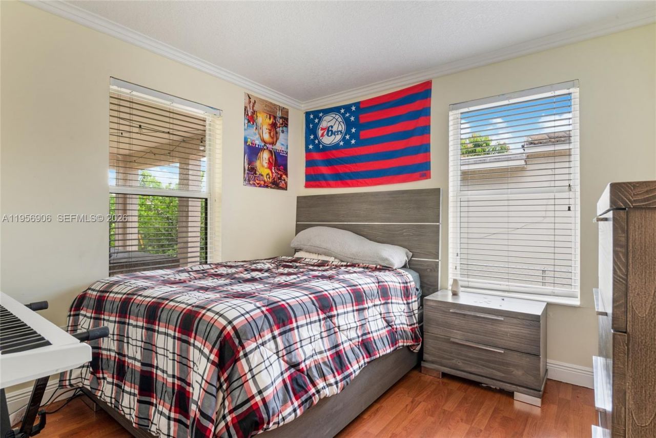 6881 SW 27th St, Miami, FL 33155 Photo