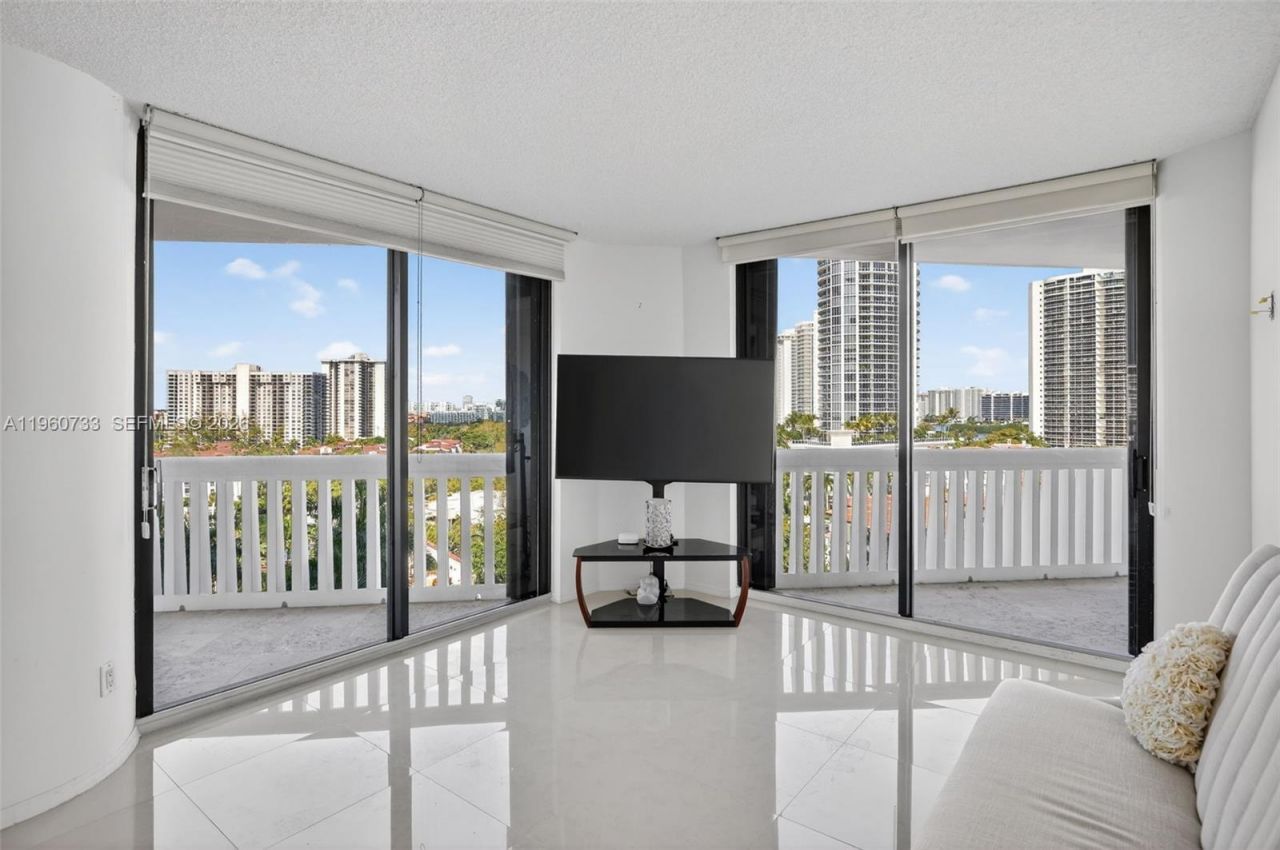 2000 Island Bl, Unit 1109, Aventura, FL 33160 Photo