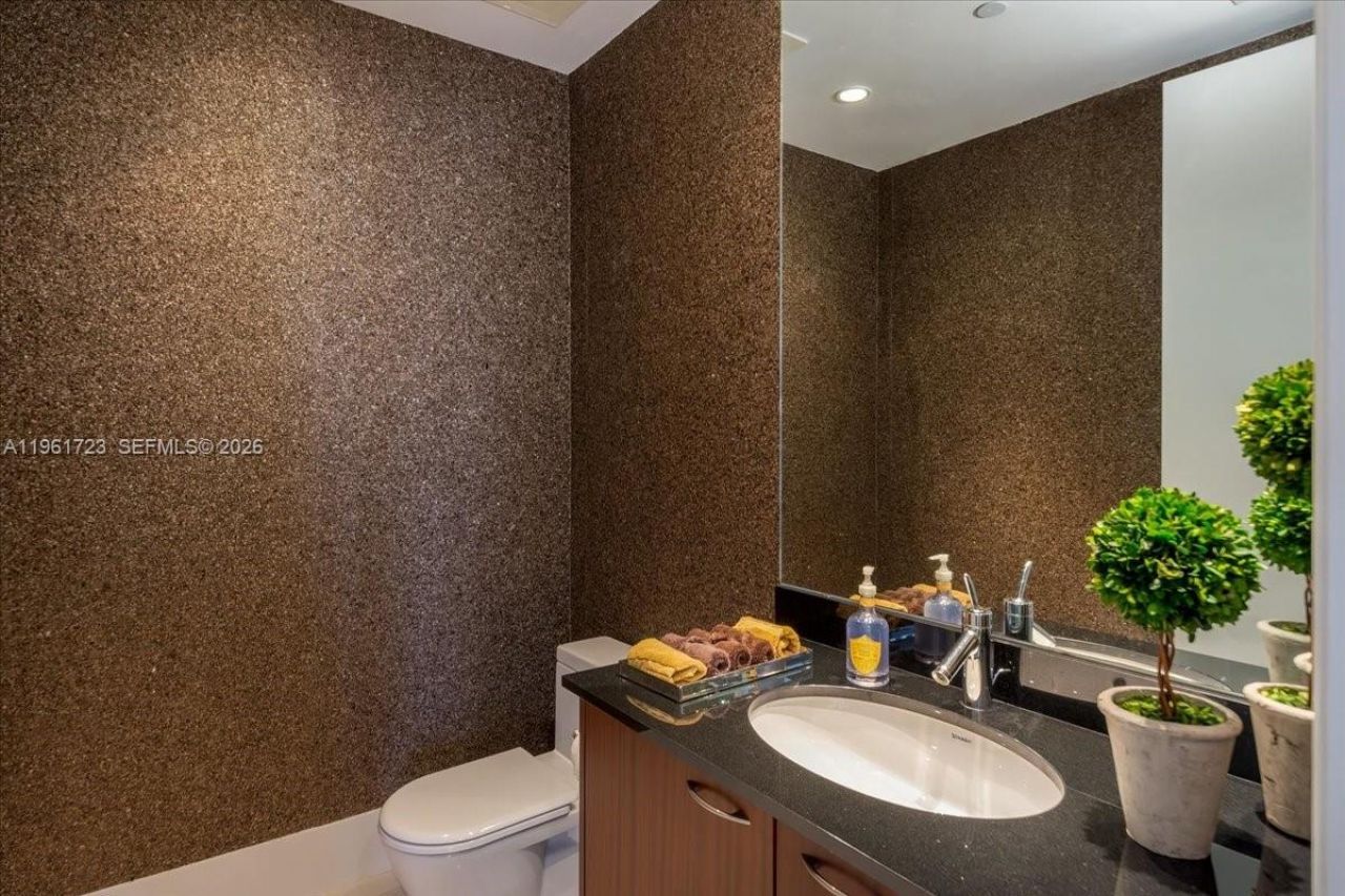 15811 Collins Ave, Unit 1502, Sunny Isles Beach, FL 33160 Photo