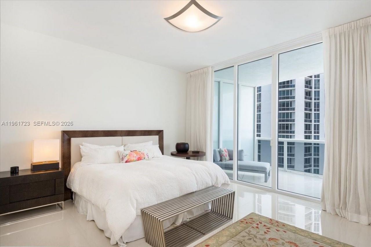 15811 Collins Ave, Unit 1502, Sunny Isles Beach, FL 33160 Photo