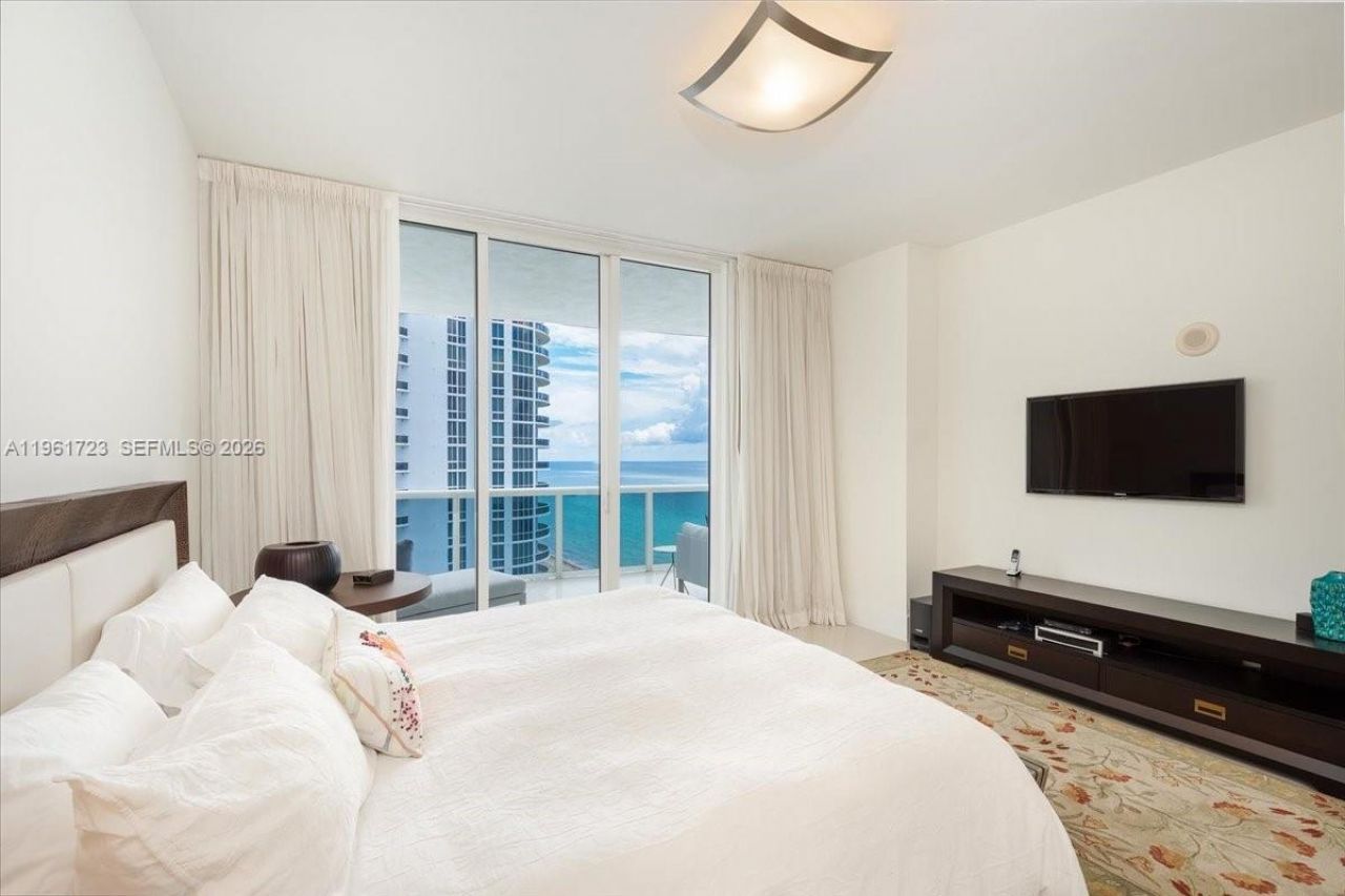 15811 Collins Ave, Unit 1502, Sunny Isles Beach, FL 33160 Photo