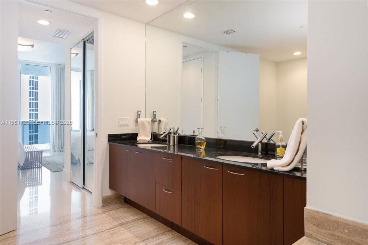 15811 Collins Ave, Unit 1502, Sunny Isles Beach, FL 33160 Photo