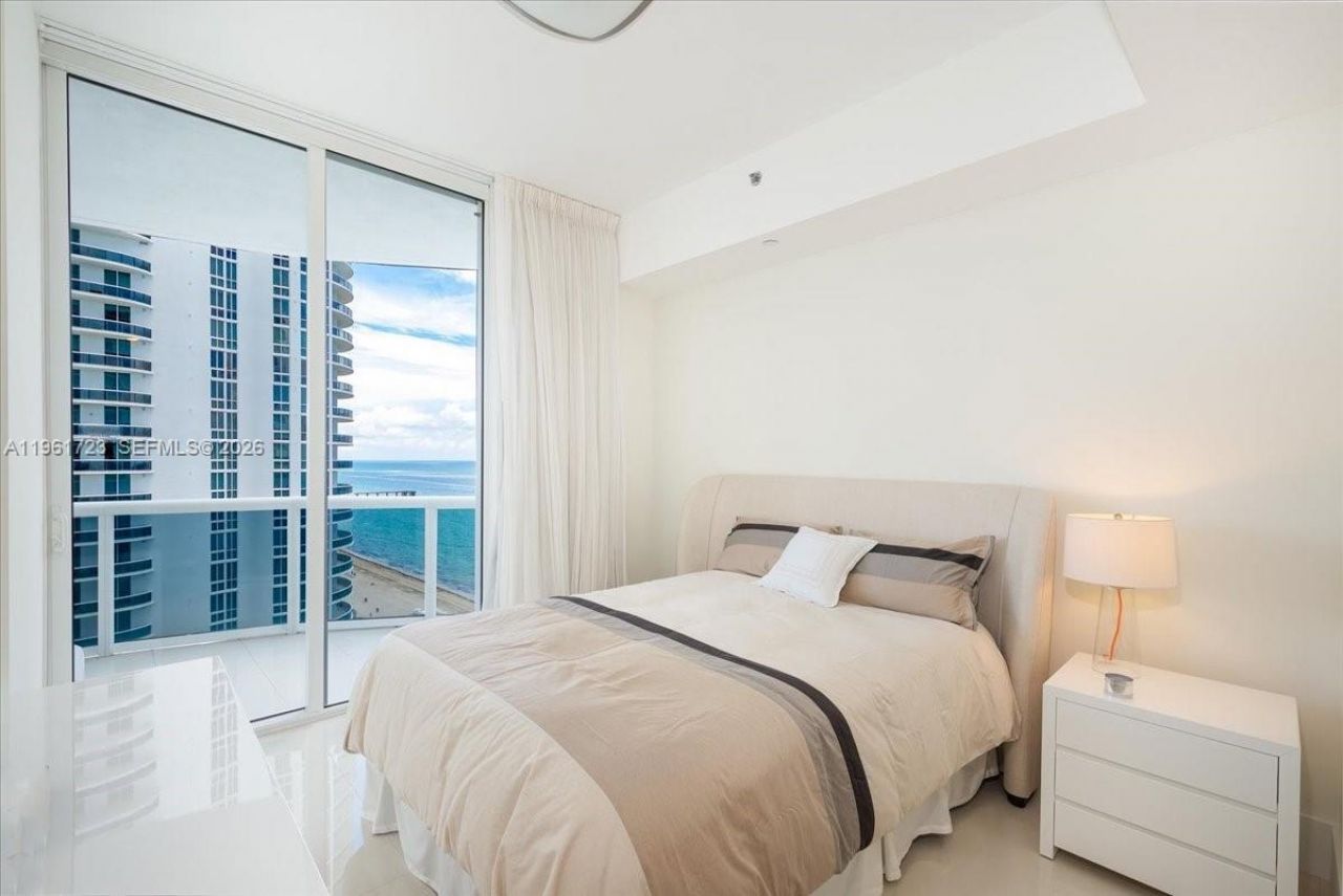 15811 Collins Ave, Unit 1502, Sunny Isles Beach, FL 33160 Photo