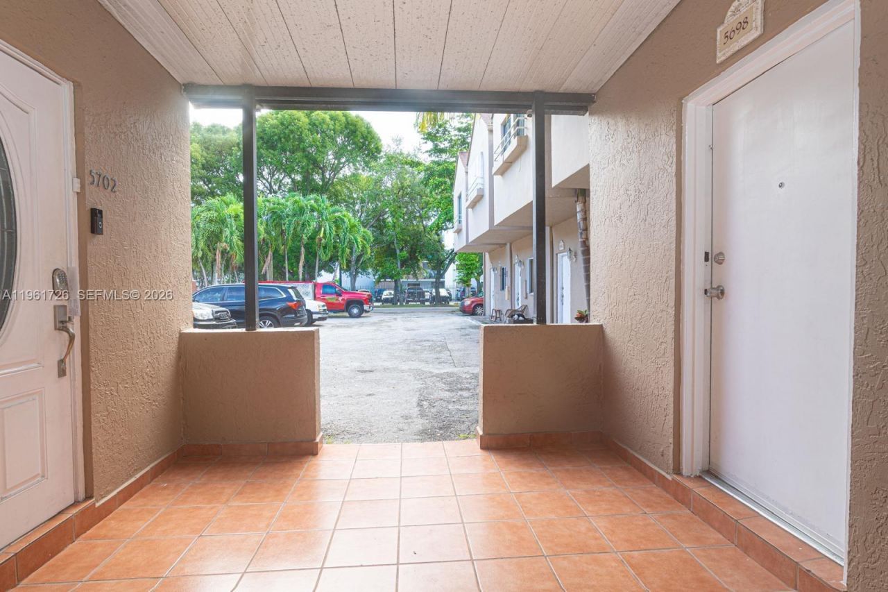 5698 W 25th Ct, Unit 5698, Hialeah, FL 33016 Photo