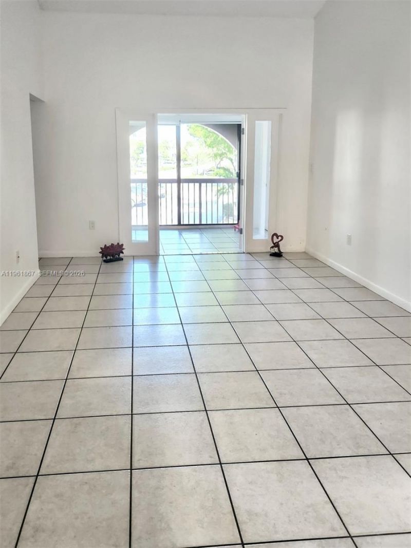 10237 NW 9th St Cir, Unit 210-4, Miami, FL 33172 Photo