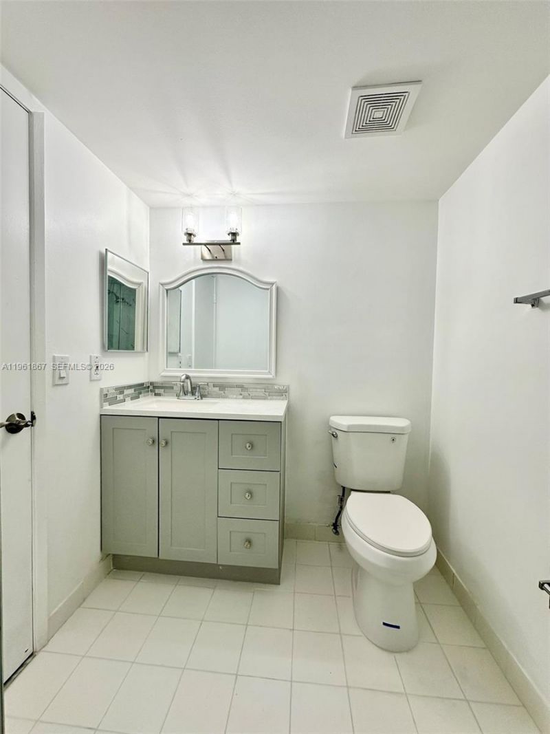10237 NW 9th St Cir, Unit 210-4, Miami, FL 33172 Photo