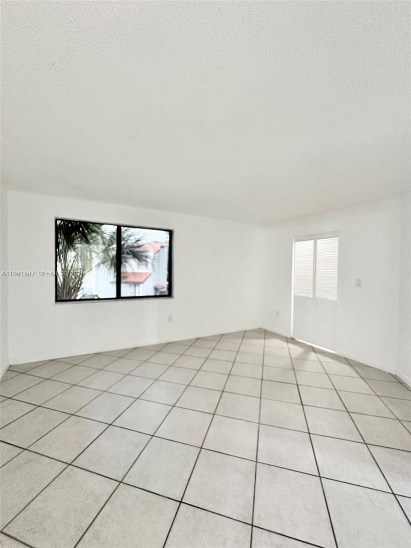 10237 NW 9th St Cir, Unit 210-4, Miami, FL 33172 Photo