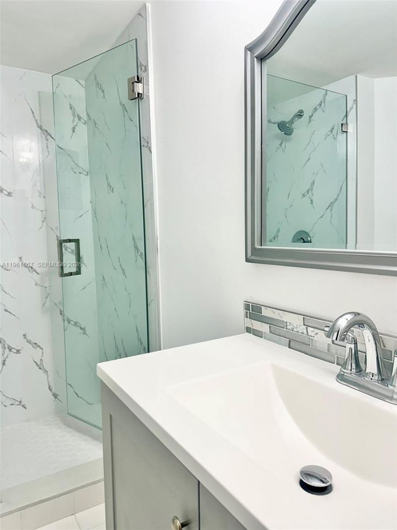 10237 NW 9th St Cir, Unit 210-4, Miami, FL 33172 Photo