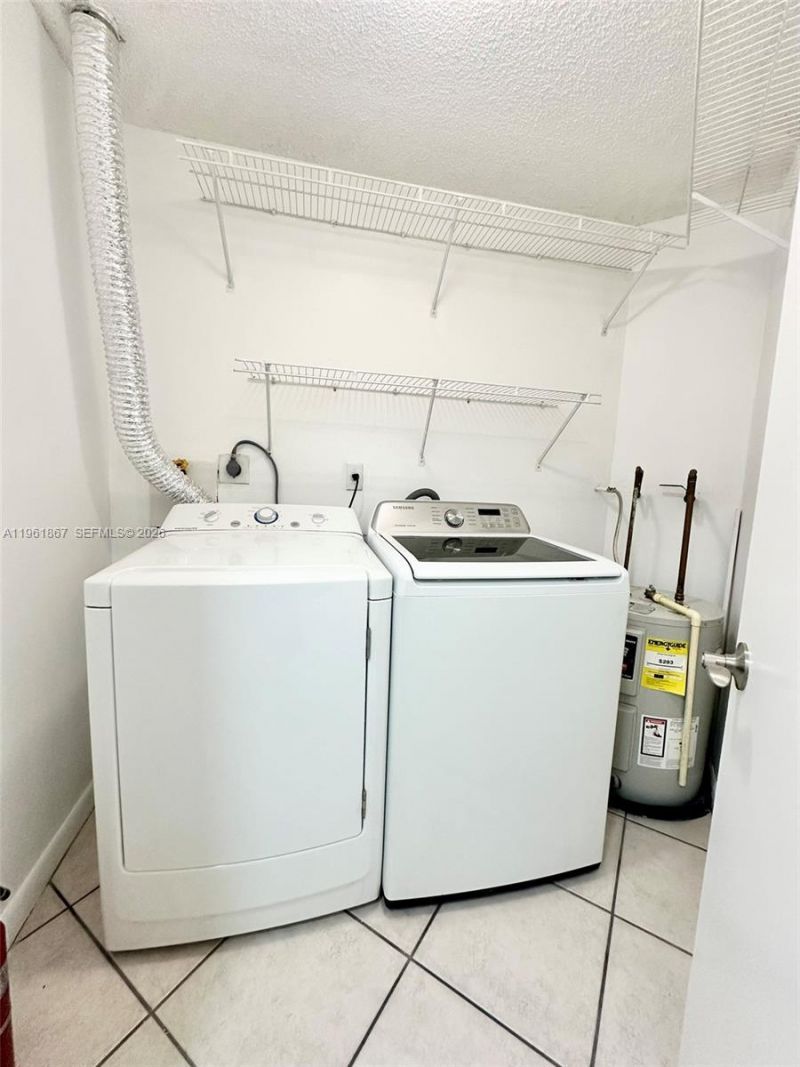 10237 NW 9th St Cir, Unit 210-4, Miami, FL 33172 Photo