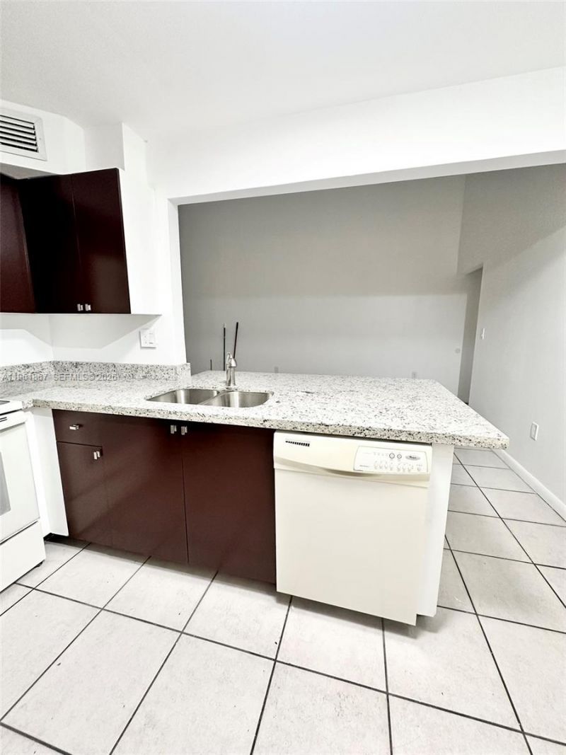 10237 NW 9th St Cir, Unit 210-4, Miami, FL 33172 Photo