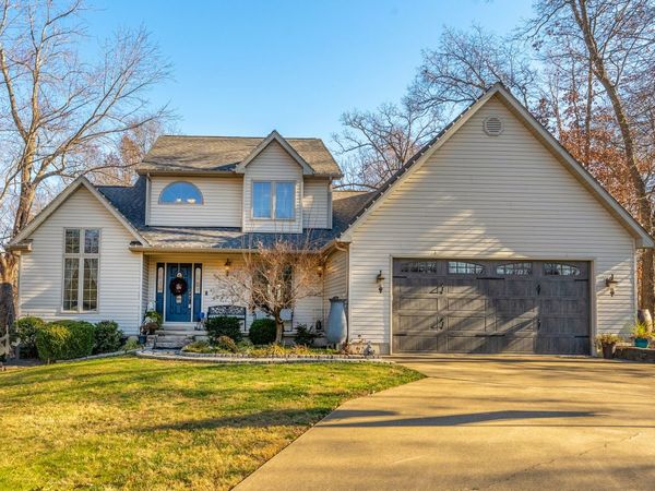 2004 Northwoods Place, Mt Vernon, IL 62864