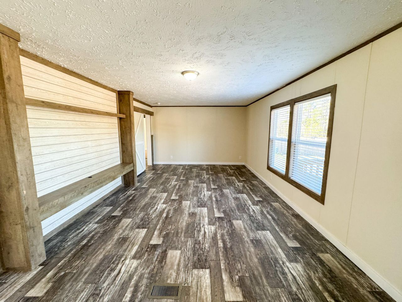 719 Ulmer Lake Drive Photo 6