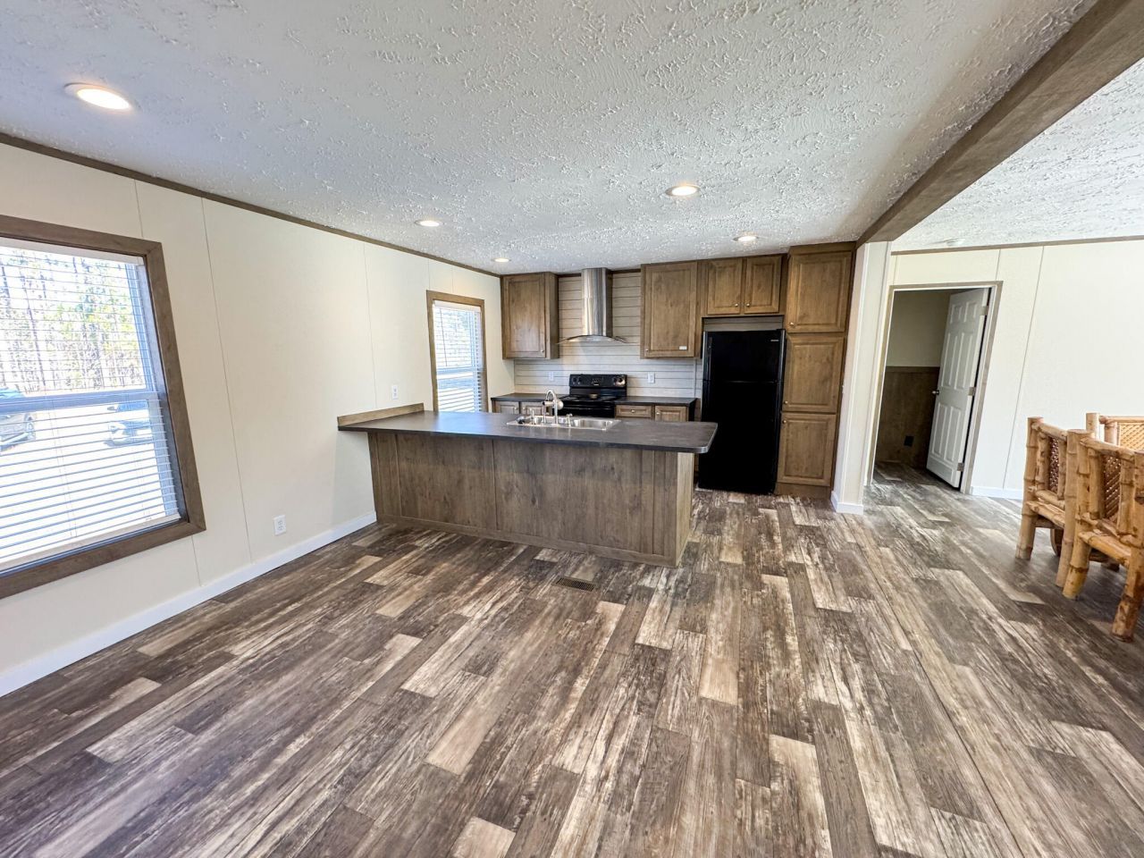 719 Ulmer Lake Drive Photo 7