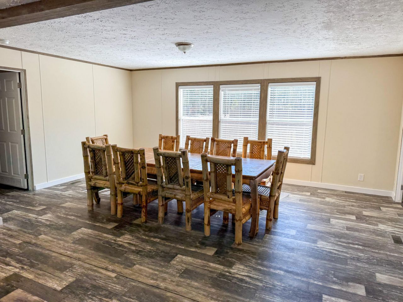 719 Ulmer Lake Drive Photo 9