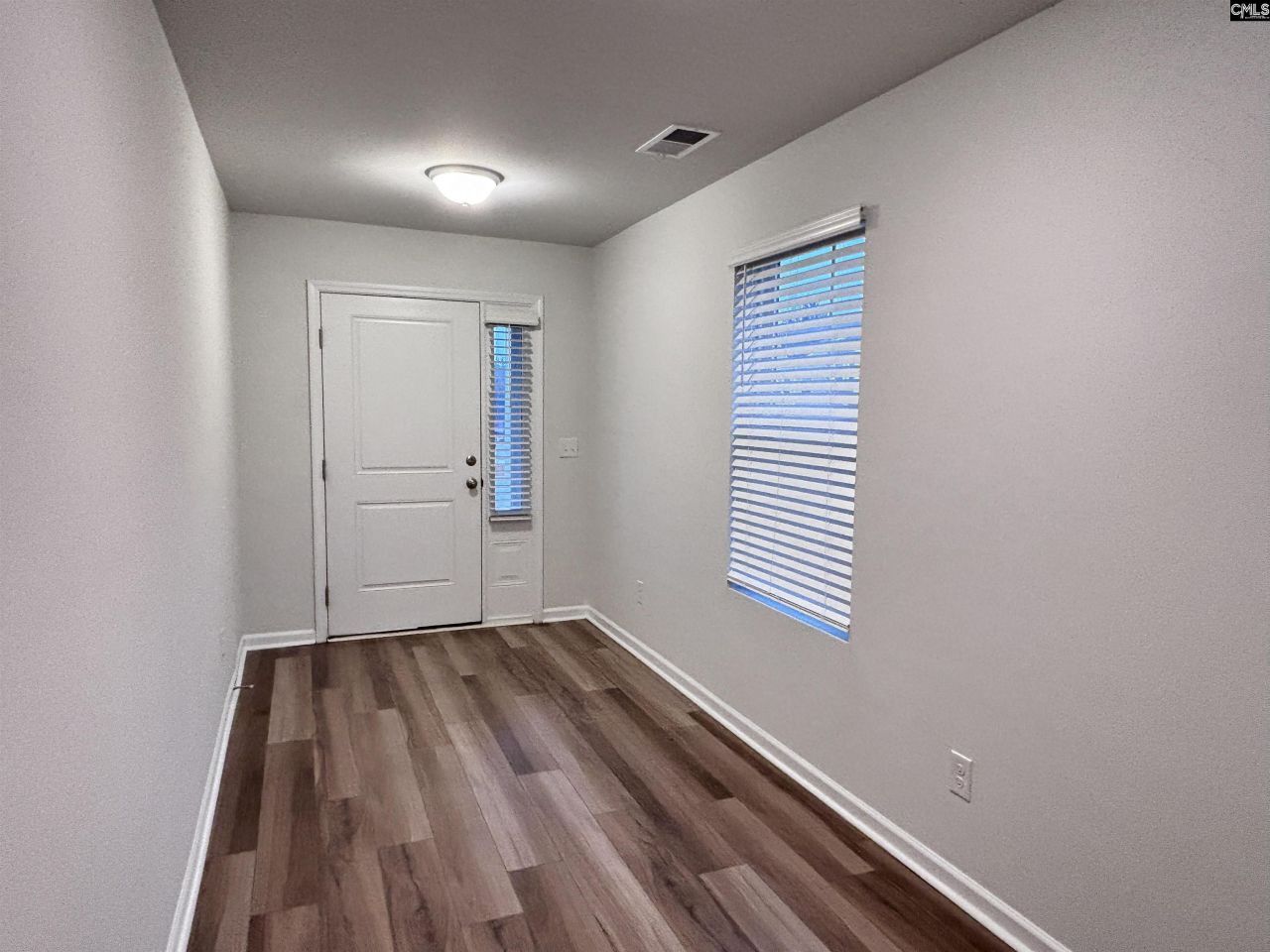 505 Kingfisher Court  Photo 4