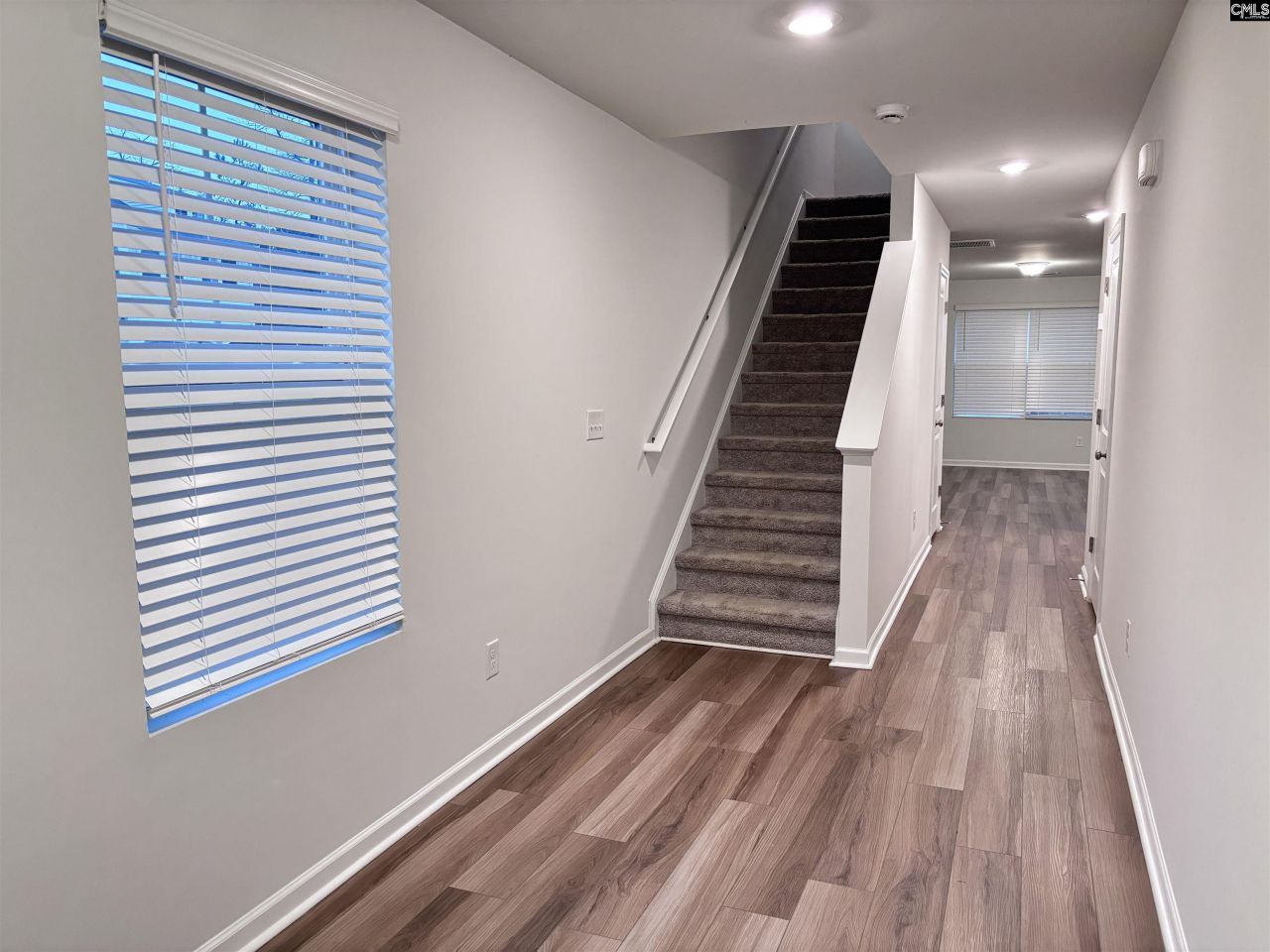 505 Kingfisher Court  Photo 5