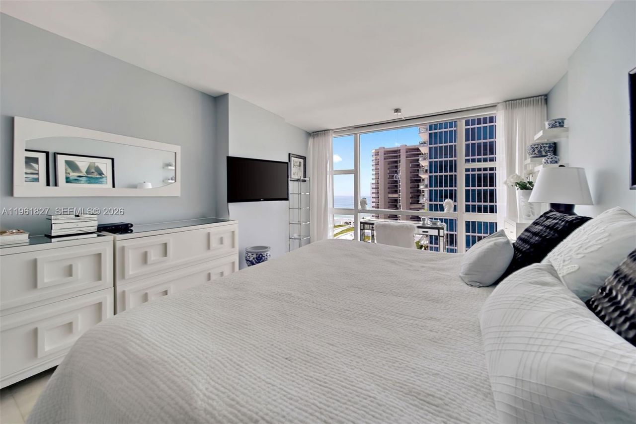 6801 Collins Ave , Unit 1110 (Door, Miami Beach, FL 33141 Photo