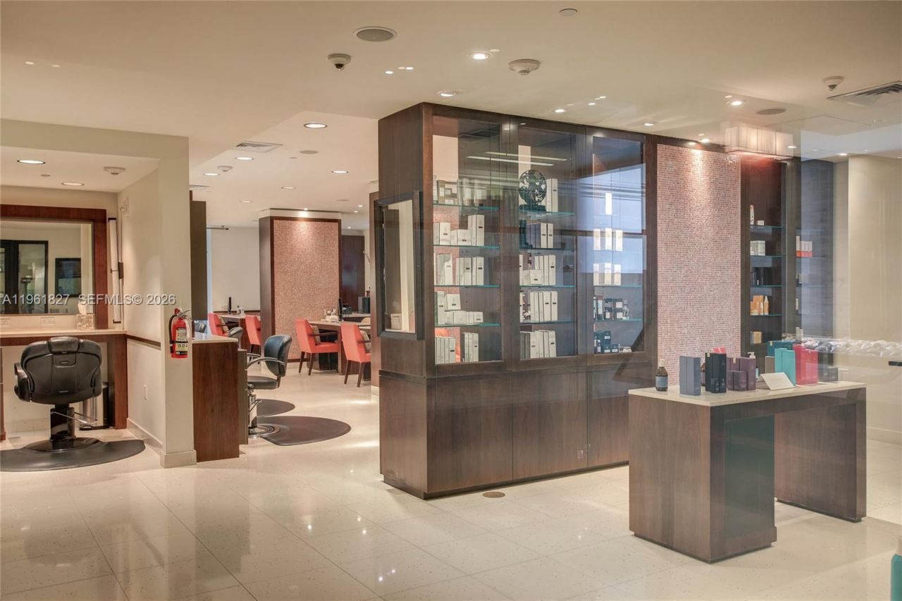 6801 Collins Ave , Unit 1110 (Door, Miami Beach, FL 33141 Photo