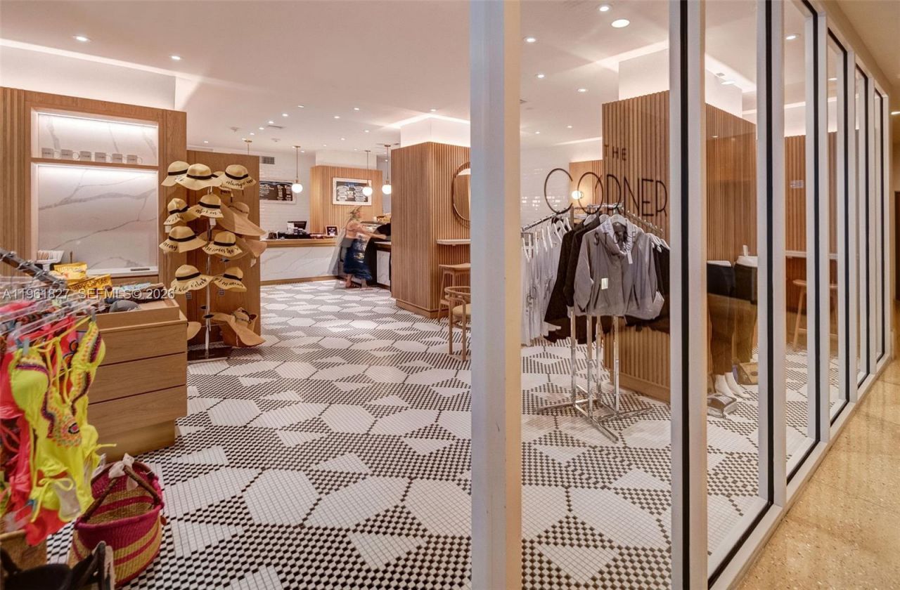 6801 Collins Ave , Unit 1110 (Door, Miami Beach, FL 33141 Photo