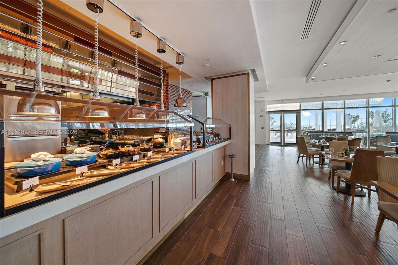 6801 Collins Ave , Unit 1110 (Door, Miami Beach, FL 33141 Photo