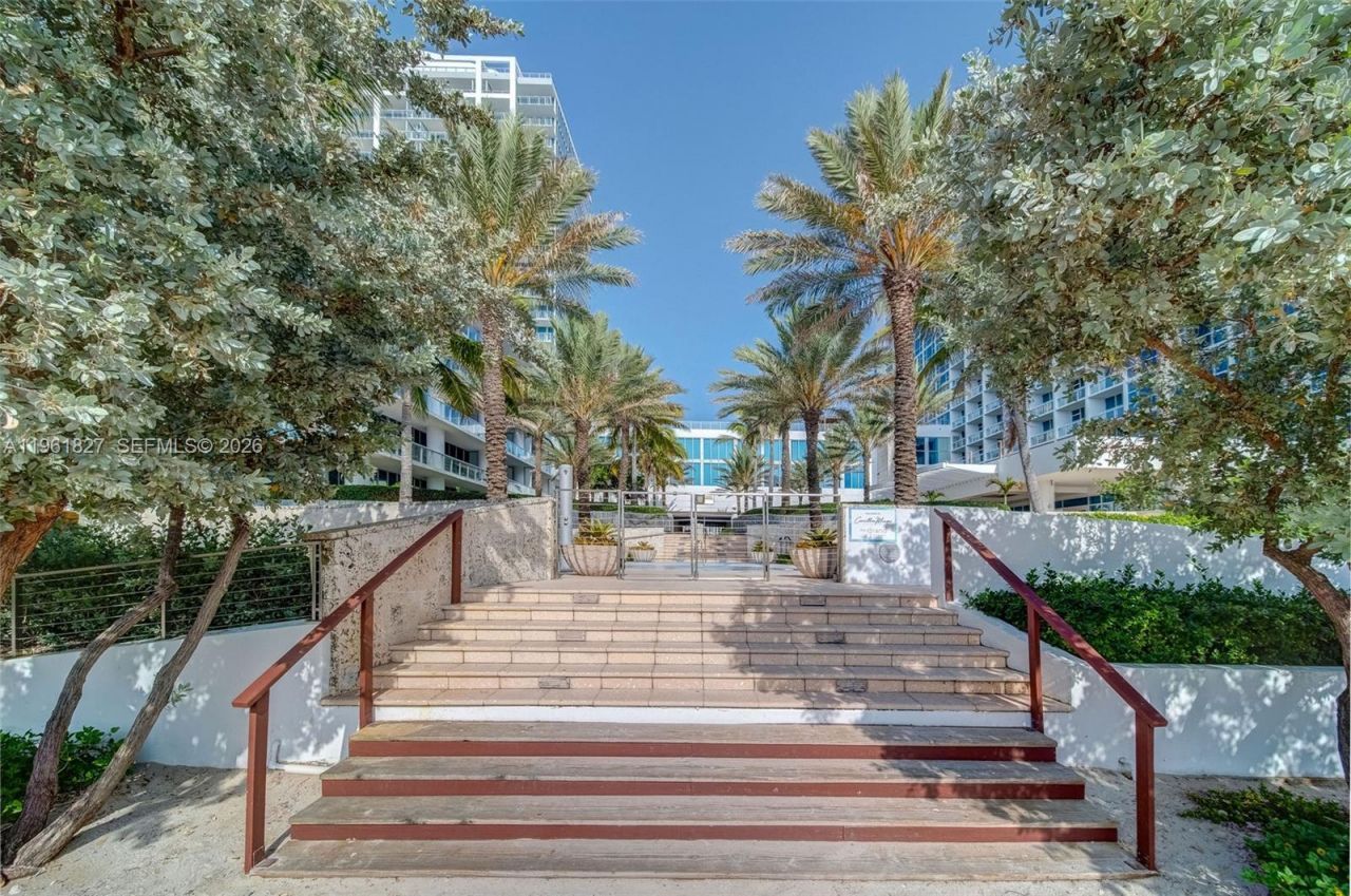 6801 Collins Ave , Unit 1110 (Door, Miami Beach, FL 33141 Photo