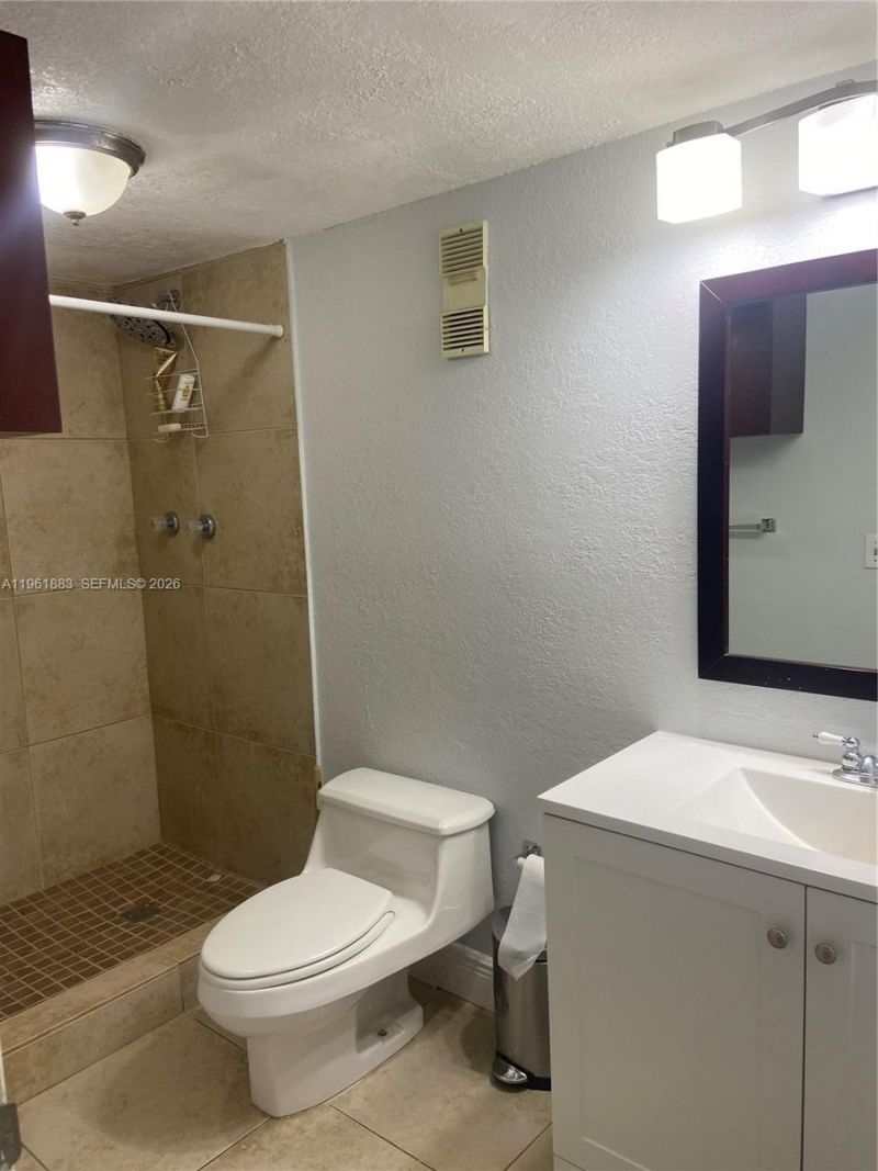 665 NE 195th St, Unit 119, Miami, FL 33179 Photo