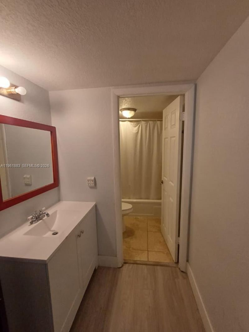 665 NE 195th St, Unit 119, Miami, FL 33179 Photo