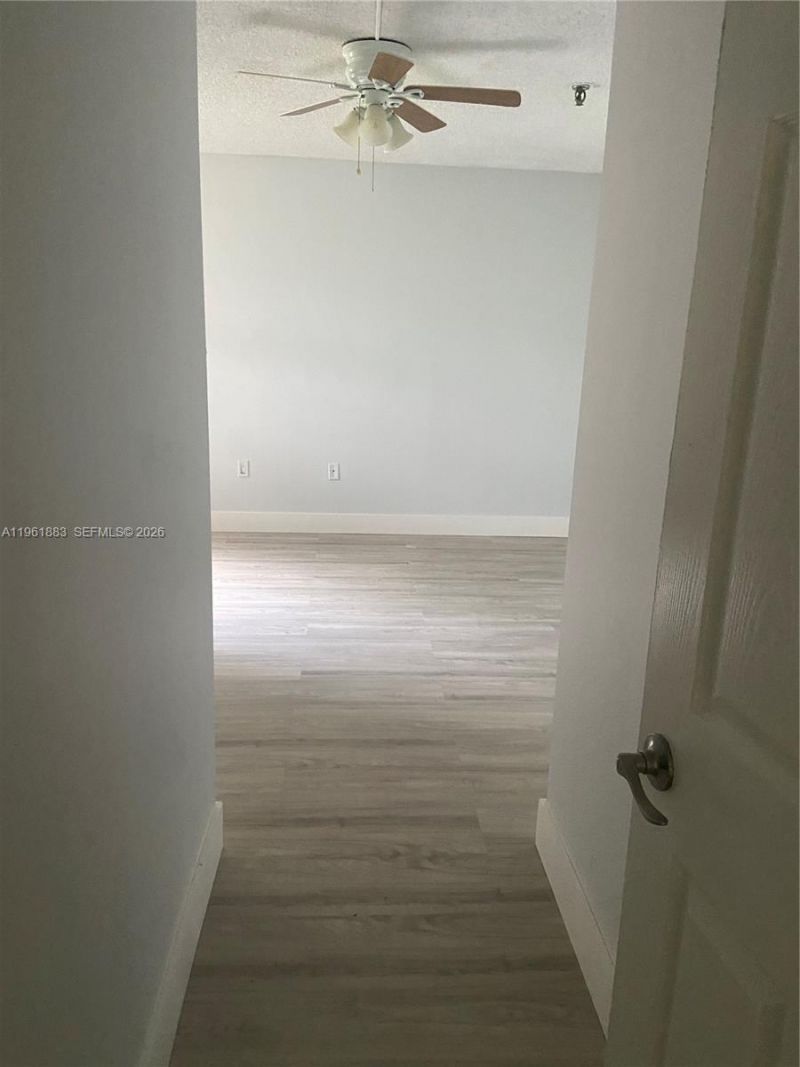 665 NE 195th St, Unit 119, Miami, FL 33179 Photo