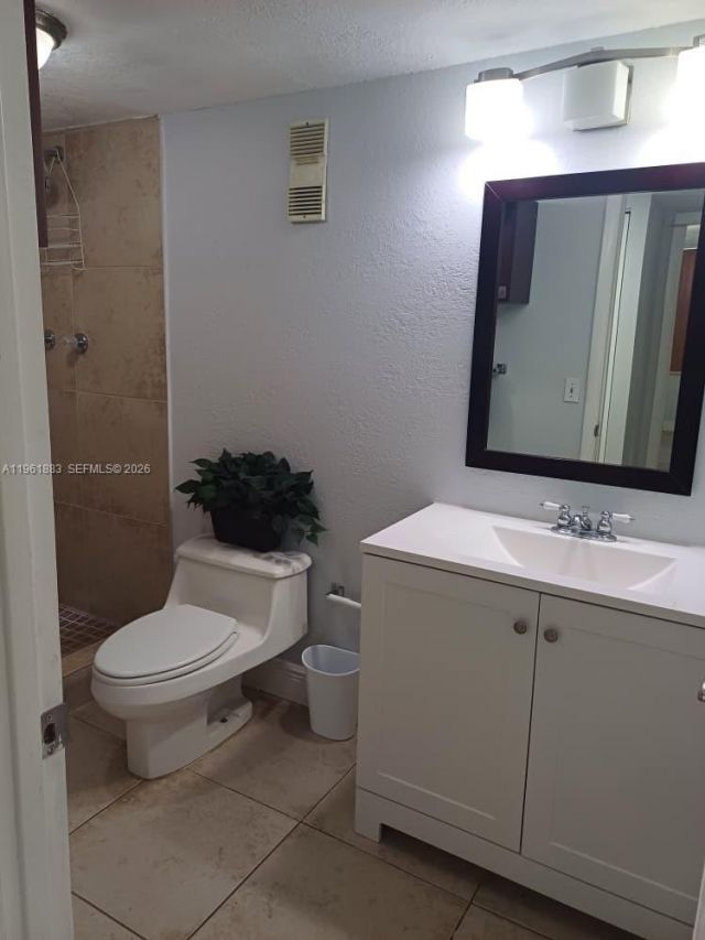 665 NE 195th St, Unit 119, Miami, FL 33179 Photo