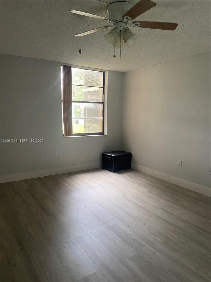 665 NE 195th St, Unit 119, Miami, FL 33179 Photo