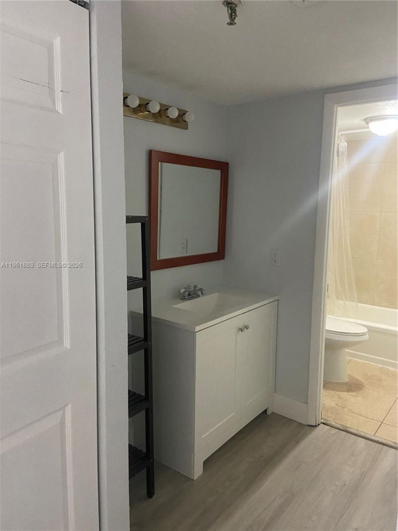 665 NE 195th St, Unit 119, Miami, FL 33179 Photo