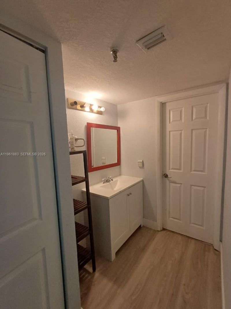 665 NE 195th St, Unit 119, Miami, FL 33179 Photo