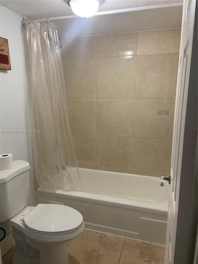 665 NE 195th St, Unit 119, Miami, FL 33179 Photo