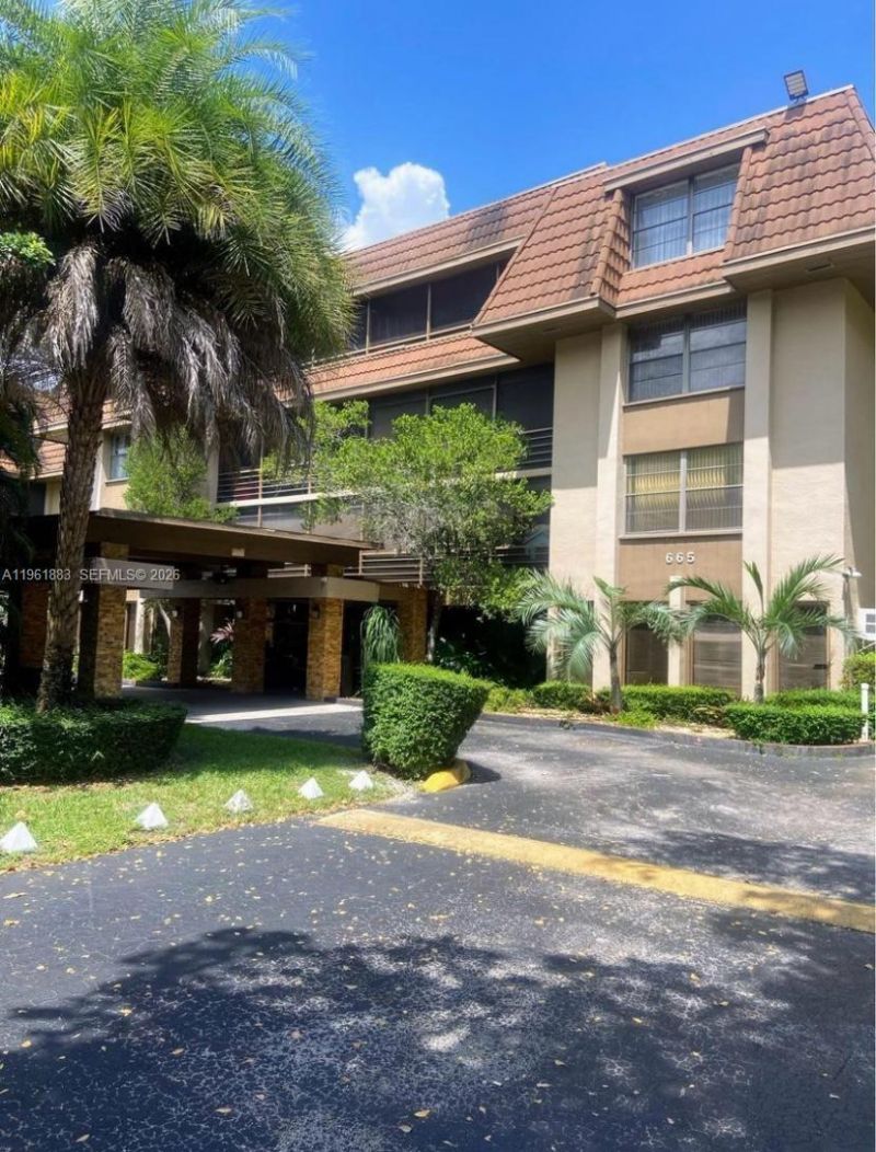 665 NE 195th St, Unit 119, Miami, FL 33179 Photo