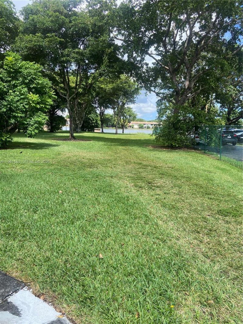 665 NE 195th St, Unit 119, Miami, FL 33179 Photo