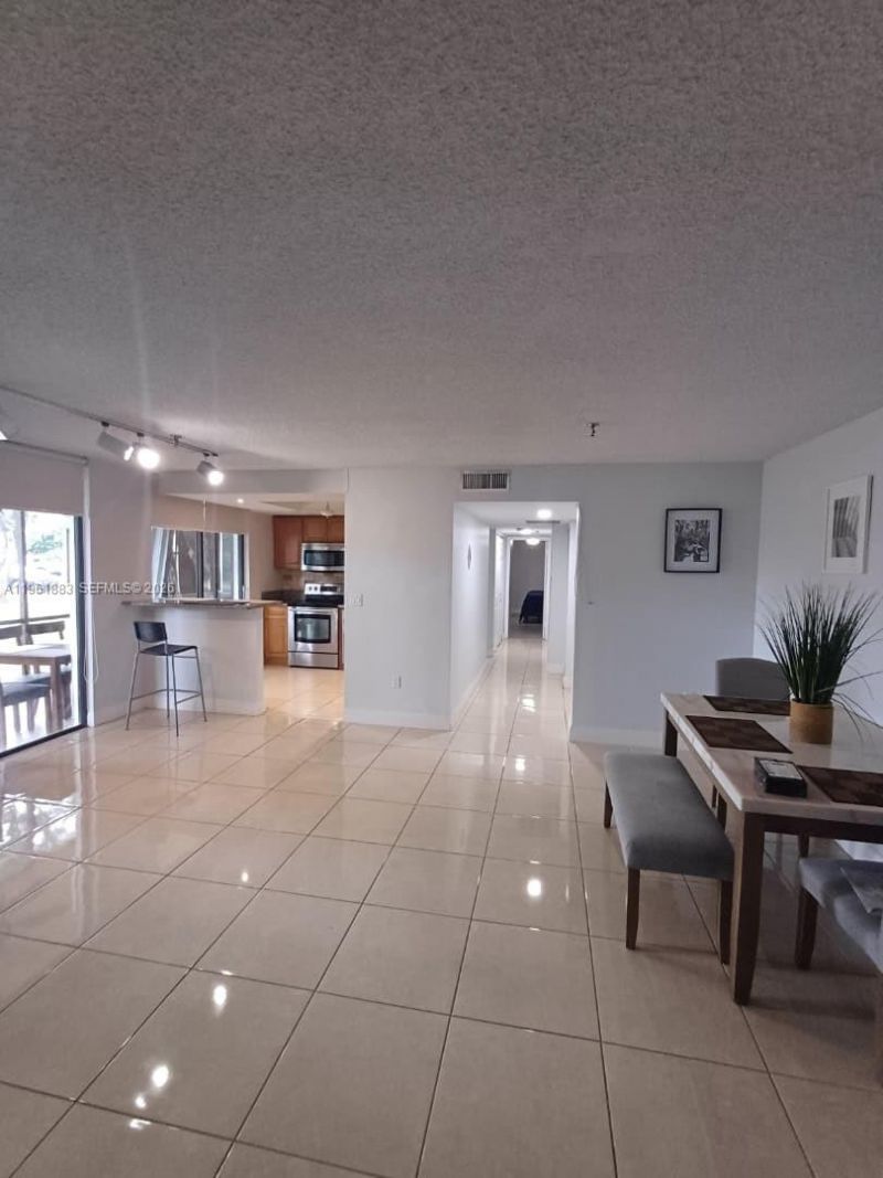 665 NE 195th St, Unit 119, Miami, FL 33179 Photo