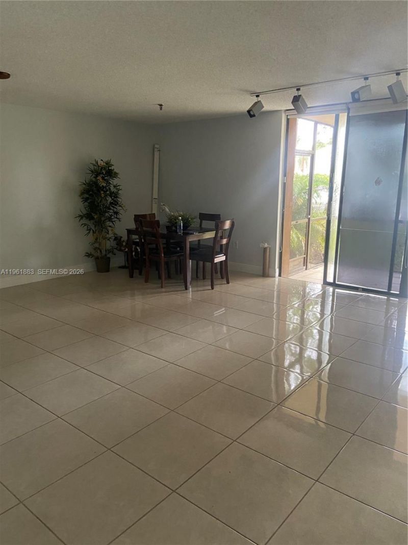 665 NE 195th St, Unit 119, Miami, FL 33179 Photo