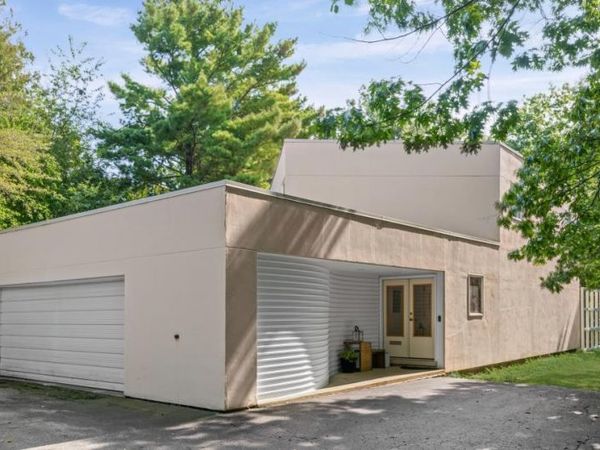 625 SHERIDAN Road, Highland Park, IL 60035