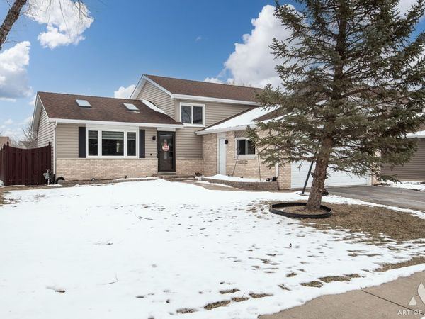 2800 Brisbane Drive, Lake In The Hills, IL 60156