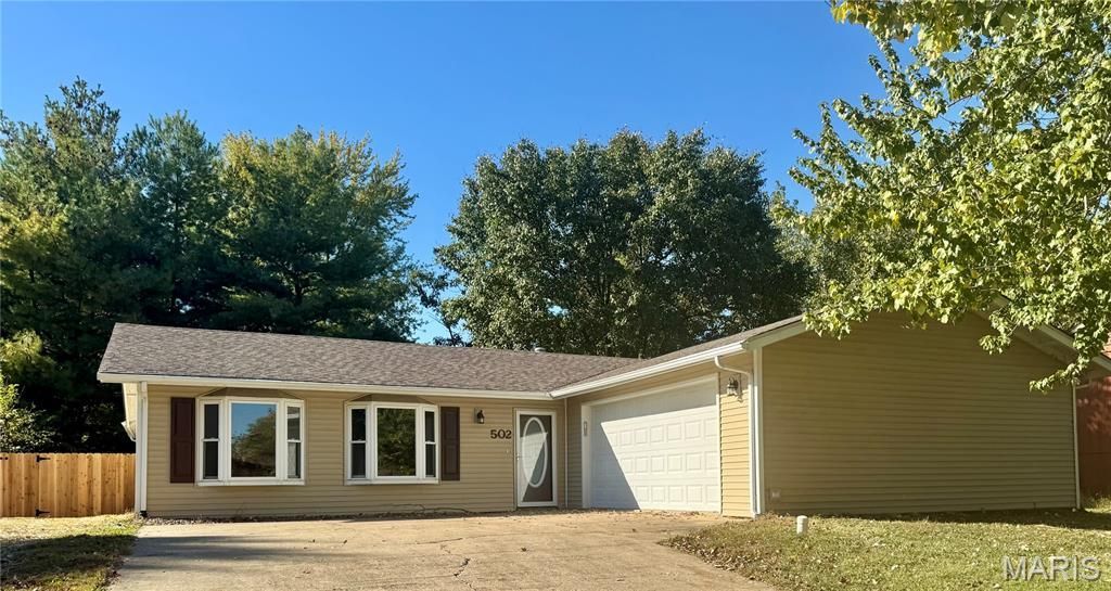 502 Lindenwood Drive, Troy, IL 62294 Main Photo
