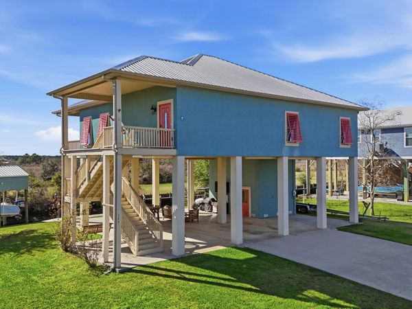 123 Helen Drive, Bay Saint Louis, MS 39520