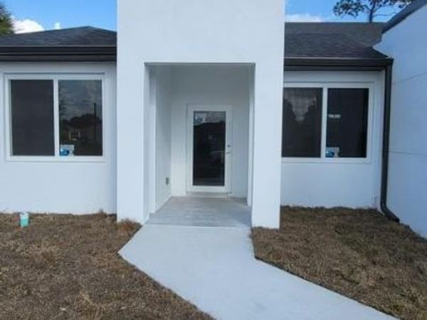 718 Robert AVE, LEHIGH ACRES, FL 33936