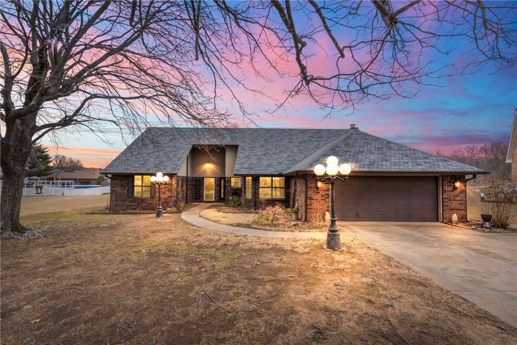 21636 Seminole Court, Siloam Springs, AR 72761 Main Photo