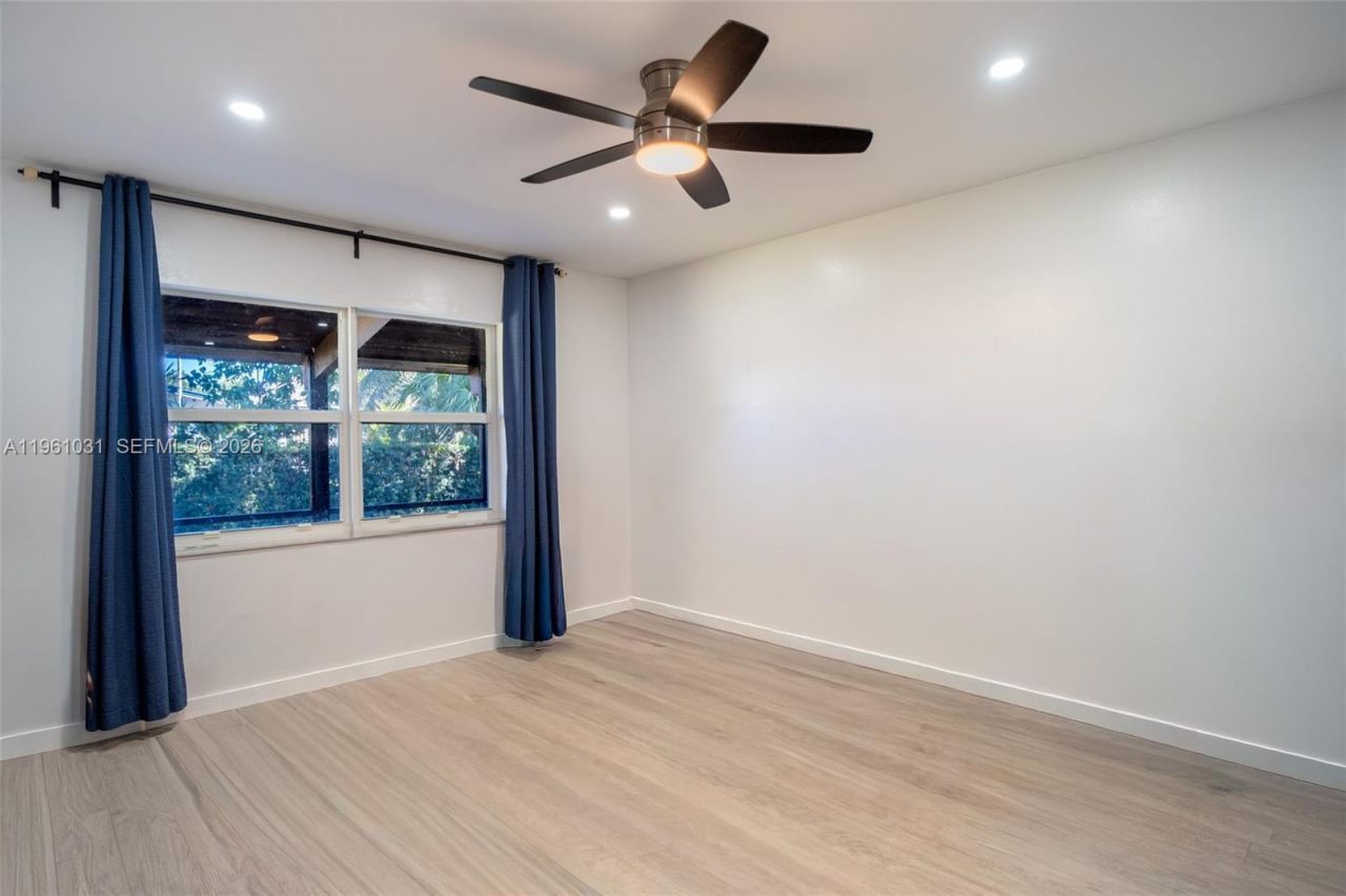 135 Essex Rd, Unit 2-28, Hollywood, FL 33024 Photo