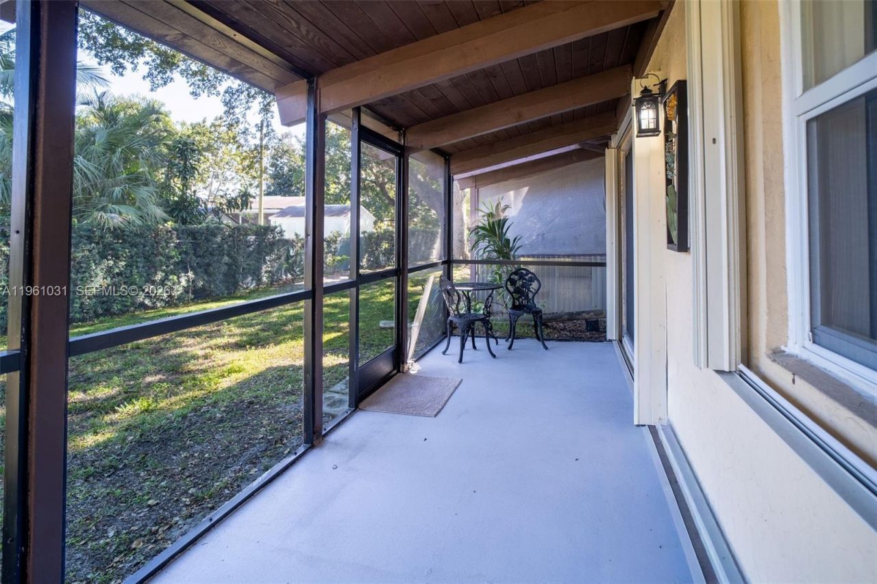 135 Essex Rd, Unit 2-28, Hollywood, FL 33024 Photo