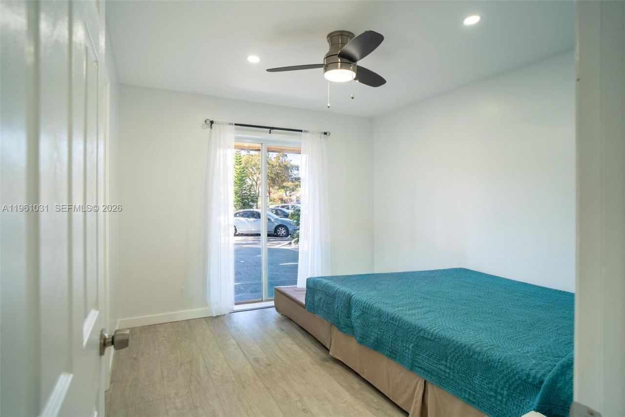 135 Essex Rd, Unit 2-28, Hollywood, FL 33024 Photo