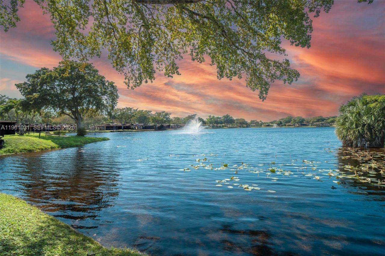 135 Essex Rd, Unit 2-28, Hollywood, FL 33024 Photo