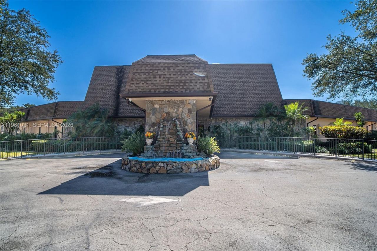 135 Essex Rd, Unit 2-28, Hollywood, FL 33024 Photo