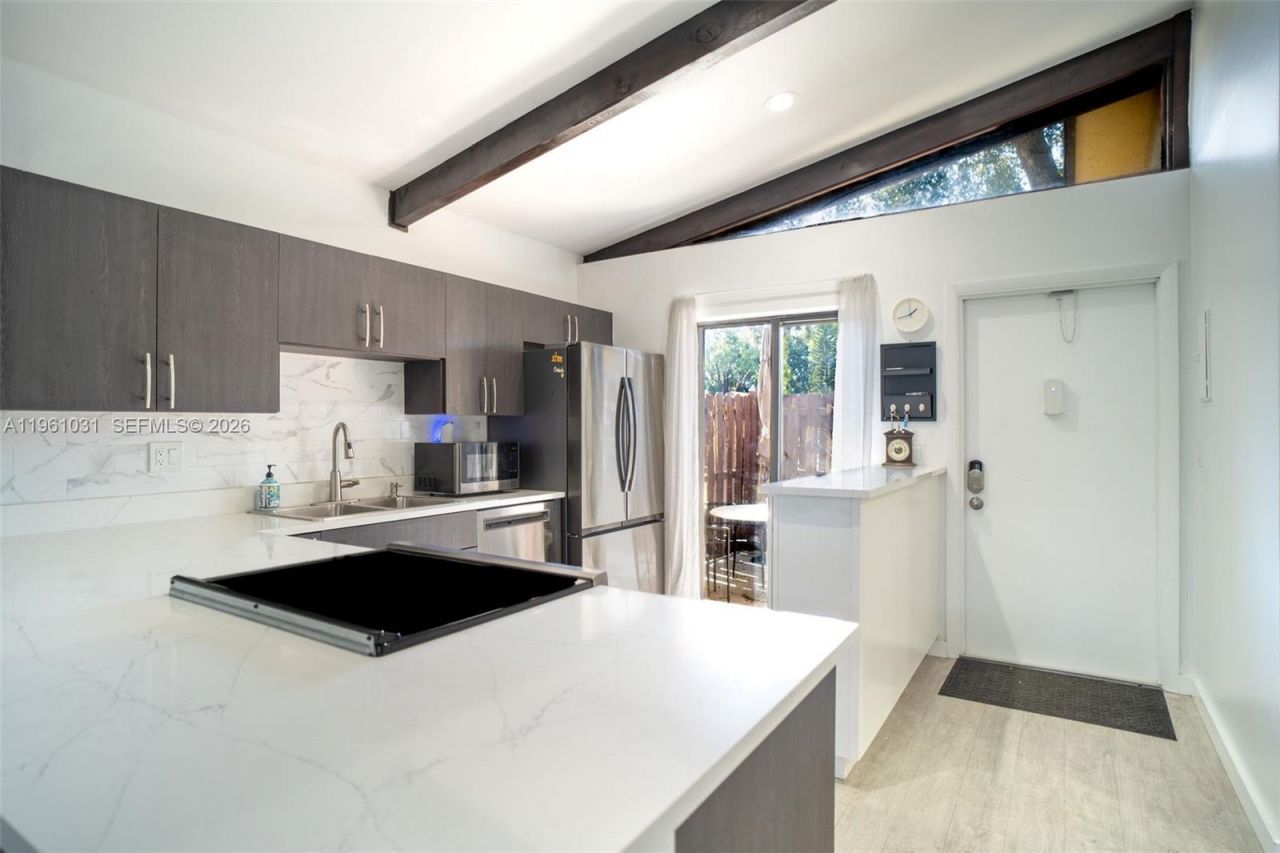 135 Essex Rd, Unit 2-28, Hollywood, FL 33024 Photo